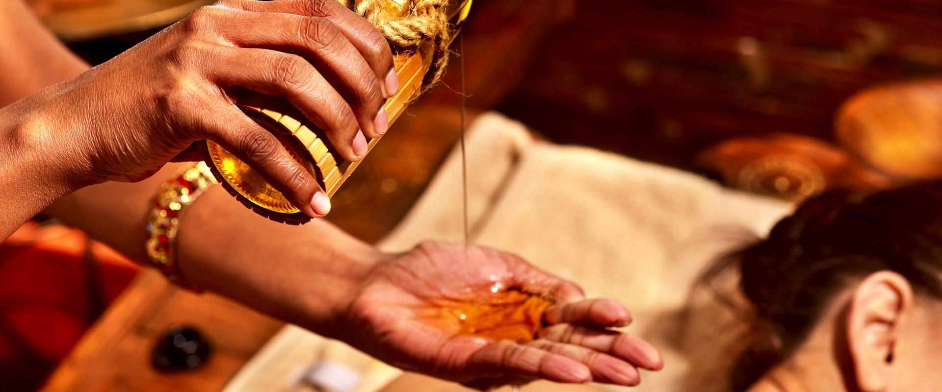 Индийский аюрведический массаж Абхьянга